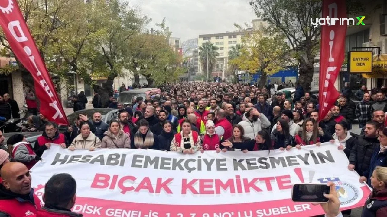 İzmir'de Maaş Krizi Patlak Verdi! On Binlerce İşçi Sokaklarda, Şehir Adeta Durdu...