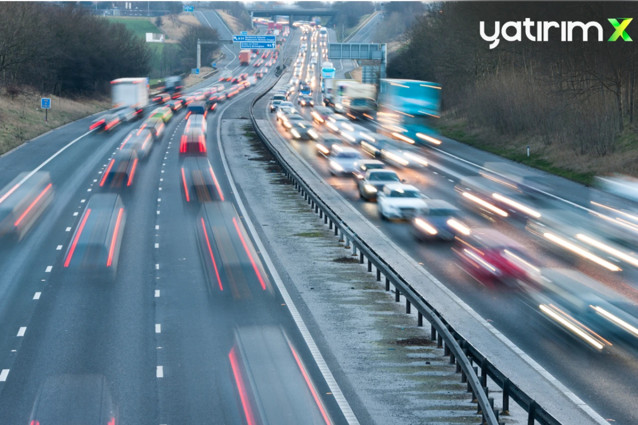 İstanbul'da okulların açılmasıyla trafik yoğunluğu oluştu