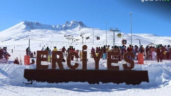 Erciyes Kayak Merkezi'nde Yılbaşı Tatili Coşkusu