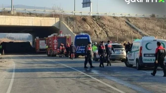 Son Dakika! Denizli'de işçi servisi devrildi: 4 kişi hayatını kaybetti, 19 kişi yaralı