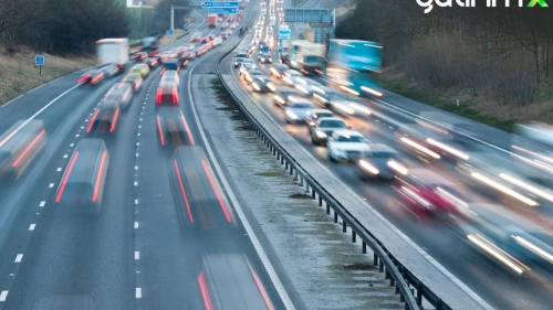 İstanbul'da okulların açılmasıyla trafik yoğunluğu oluştu